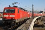 Hier 114 023-5 mit einem RE7 von Berlin Zoologischer Garten nach Wünsdorf-Waldstadt, bei der Ausfahrt am 30.1.2012 aus Berlin Hbf.