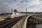 Hier 401 572-3 als ICE277 von Berlin Ostbahnhof nch Interlaken Ost, bei der Einfahrt am 25.2.2012 in Berlin Hbf.