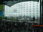 Blick von der Bahnhofshalle in Richtung Reichstag.