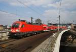 Hier 182 009-1 mit einem RE2 von Cottbus nach Wismar, bei der Einfahrt am 6.4.2012 in Berlin Hbf.