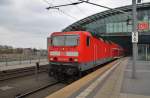 Hier 143 576-7 mi einer RB14 von Berlin Schönefeld Flughafen nach Nauen, bei der Ausfahrt am 6.4.2012 aus Berlin Hbf.