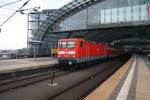 Hier 112 184-7 mit einem RE1 von Berlin Charlottenburg nach Frankfurt (Oder), bei der Ausfahrt am 6.4.2012 aus Berlin Hbf.