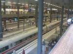 Berlin Hauptbahnhof - ein Bild aus der Mitte auf die untere Ebene.