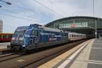 Hier 101 042-0 mit IC142 von Berlin Ostbahnhof nach Schiphol Airport, bei der Ausfahrt am 26.5.2012 aus Berlin Hbf.