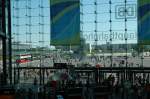 Hauptbahnhof Berlin, Sdeingang mit Blick auf schweizer Botschaft (mitte) rechts dahinter Sony-Center, Abgeordnetenhaus (links) 11.06.2006