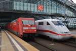 Hier links 101 134-5 mit 101 111-3 und IC143 von Schiphol Airport nach Berlin Ostbahnhof und rechts 401 067-4  Garmisch-Partenkirchen  als ICE693 von Berlin Ostbahnhof nach Mnchen Hbf., diese beiden