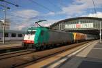 Hier 186 241-6 mit 5 370 009 und EC44 von Warszawa Wschodnia nach Berlin Hbf., bei der Ausfahrt am 3.10.2012 aus Berlin Hbf, in Richtung Berlin Zoologischer Garten.