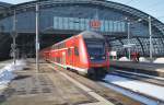 Hier ein RE2 (RE37366) von der Hansestadt Wismar nach Cottbus, bei der Ausfahrt am 26.1.2013 aus Berlin Hbf.