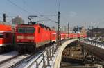 Hier 143 809-2 mit einer RB14 (RB18921) von Nauen nach Berlin Schönefeld Flughafen, bei der Ausfahrt am 26.1.2013 aus Berlin Hbf.