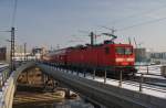 Hier 114 026-8 mit einem RE2 (RE37370) von der Hansestadt Wismar nach Cottbus, bei der Ausfahrt am 26.1.2013 aus Berlin Hbf.