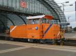 352 105 kam,am 12.Juni 2011,von Berlin Grunewald und mute auf der Fahrt nach Berlin Rummelsburg im Berliner Hbf halten.