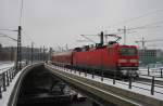 Hier 143 058-6 mit einer RB14 (RB18917) von Nauen nach Berlin Schönefeld Flughafen, bei der Ausfahrt am 10.3.2013 aus Berlin Hbf.