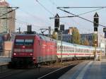 101 105 fhrt am 10.11.12 mit einem IC in den Berliner Hbf ein.