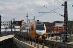 Hier 445 111-8 als RE2 (RE37368) von Wittenberge nach Cottbus, bei der Ausfahrt am 1.5.2013 aus Berlin Hbf.