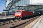 Hier 120 143-3 mit CNL1246 von Mnchen Ost nach Berlin Lichtenberg, bei der Ausfahrt am 1.5.2013 aus Berlin Hbf.