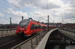 Hier 442 325-7 als RE7 (RE18716) von Bad Belzig nach Wünsdorf-Waldstadt, bei der Ausfahrt am 1.5.2013 aus Berlin Hbf.