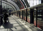 Die S-Bahn im neuen Hauptbahnhof -    Impression Berlin Hauptbahnhof, S-Bahnsteig.