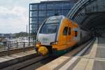 Hier 445 111-8 als RE2 (RE37368) von Wittenberge nach Cottbus, bei der Ausfahrt am 1.5.2013 aus Berlin Hbf.