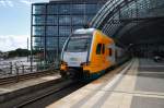 Hier 445 114-2 als RE2 (RE37372) von Wittenberge nach Berlin Ostbahnhof, bei der Ausfahrt am 23.6.2013 aus Berlin Hbf.