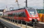 Hier 442 831-4 und 442 141-8 als RE7 (RE18722) von Dessau Hbf. nach Berlin Friedrichstraße, bei der Ausfahrt am 27.6.2013 aus Berlin Hbf. 