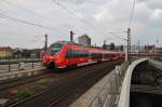 Hier 442 144-2 und 442 829-8 als RB14 (RB18922) von Berlin Schönefeld Flughafen nach Nauen, bei der Einfahrt am 26.7.2013 in Berlin Hbf.