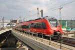 Hier 442 139-2 und 442 123-6 als RB22 (RB28821) von Ludwigsfelde-Struveshof nach Berlin Friedrichstraße, bei der Ausfahrt am 26.7.2013 aus Berlin Hbf.