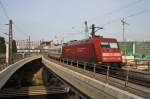 Hier 101 134-5 mit IC2431 von Emden Auenhafen nach Berlin Ostbahnhof, bei der Ausfahrt am 27.7.2013 aus Berlin Hbf.