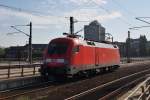 Hier 182 011 als Lz, bei der Durchfahrt am 17.8.2013 durch Berlin Hbf., in Richtung Berlin Zoologischer Garten.