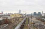 1.12.2013 Berlin Hauptbahnhof - Ganzzug für Abraum der S-Bahn Baustelle (aus IC 2356 aufgenommen)