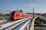 Hier ein RE1 (RE18116) von Frankfurt(Oder) nach Magdeburg Hbf., bei der Einfahrt am 1.2.2014 in Berlin Hbf.