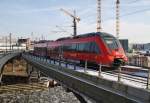 Hier 442 336-4 als RE7 (RE18720) von Bad Belzig nach Berlin Schönefeld Flughafen, bei der Ausfahrt am 1.2.2014 aus Berlin Hbf.