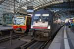 Hier links 481 304-4 als S5 von Berlin Spandau nach Hoppegarten und rechts 182 573-6 mit EC248 von Wroclaw Glowny nach Berlin Hbf., diese beiden Züge standen am 15.3.2014 in Berlin Hbf.