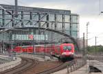 17.6.2014 Berlin Hbf. 182 012 mit RE nach Cottbus beim Abfahren. (aus RB 14)