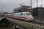 Hier 401 513-7  Frankenthal/Pfalz  als ICE690 von München Hbf. nach Berlin Ostbahnhof, bei der Ausfahrt am 14.6.2014 aus Berlin Hbf.