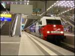 Hier ist sie nun! Die 101 070-1 mit dem EC 371 in Berlin Hauptbahnhof.