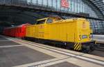 Hier 203 301-7 mit einem Gerätewagen, bei der Durchfahrt am 14.7.2014 durch Berlin HBf., in Richtung Berlin Ostbahnhof.