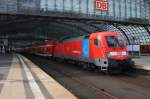 Hier 182 011 mit einem RE1 (RE18178) von Frankfurt(Oder) nach Brandenburg Hbf., bei der Einfahrt am 6.4.2015 in Berlin Hbf.