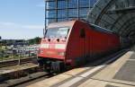 Hier 101 016-4 mit IC245 von Amsterdam Centraal nach Berlin Ostbahnhof, bei der Einfahrt am 1.8.2015 in Berlin Hbf.