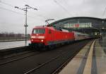 Hier 120 108-6 und 120 123-5 mit IC1991 von Berlin Ostbahnhof nach Frankfurt(Main) Hbf., bei der Ausfahrt am 18.12.2015 aus Berlin Hbf.