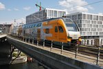 445 103-5 kam am 13.5.2016 als RE2 (RE63862) auf dem Weg von Wittenberge nach Cottbus in die Bundeshauptstadt. Hier fährt der Triebzug soeben aus dem Hauptbahnhof aus.