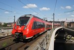 442 823-1 ist am 13.5.2016 als RE7 (RE18724)  Airport-Express  von Dessau Hbf.