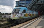 182 002 verlässt mit dem RE1 (RE18183) auf dem Weg von Brandenburg Hauptbahnhof nach Berlin Ostbahnhof den Berliner Hauptbahnhof.