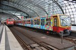 481 019-8 steht am 31.7.2016 als S7 von Potsdam Hauptbahnhof nach Berlin Ostbahnhof im Berliner Hauptbahnhof.