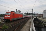 101 128-7 fährt am Abend des 31.7.2016 mit IC2242 von Berlin Ostbahnhof nach Münster(Westf) Hauptbahnhof in den Berliner Hauptbahnhof ein.