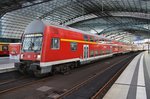 RB14 (RB18906)  Airport-Express  von Berlin Schönefeld Flughafen nach Nauen steht am Morgen des 2.8.2016 im Berliner Hauptbahnhof. Schublok war 143 306-9.