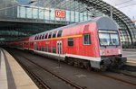 Geführt von 143 193-1 erreicht die RB26400  S-Bahn Ersatzverkehr  von Berlin Friedrichstraße nach Berlin Charlottenburg am 29.10.2016 den Berliner Hauptbahnhof.