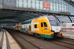 445 100-1  Schwerin  fährt am 30.10.2016 auf dem Weg als RE2 (RE63863) von Cottbus nach Wittenberge in den Berliner Hauptbahnhof ein.