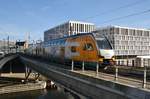 445 104-3 verlässt am 30.10.2016 als RE2 (RE63858) von Wittenberge nach Cottbus den Berliner Hauptbahnhof.