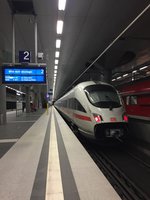 Ein ICE T (BR 411) wartet in Berlin Hbf(tif) auf die Abfahrt nach Rummelsburg.