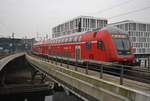 RE1 (RE3109) von Magdeburg Hauptbahnhof nach Berlin Ostbahnhof fährt am 12.2.2017 aus dem Berliner Hauptbahnhof aus.